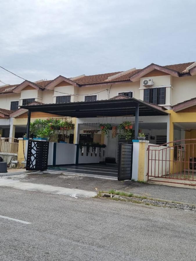 Private Pool Ssue Klebang Ipoh Homestay With High Speed Wifi Chemor Exterior foto